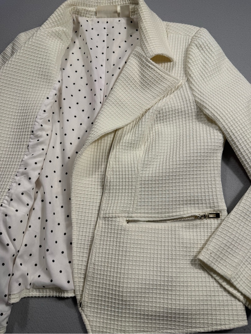 Chico's Size 1 Medium Off White Gold Waffle-Texture Stretch Zip Blazer - Picture 5 of 12